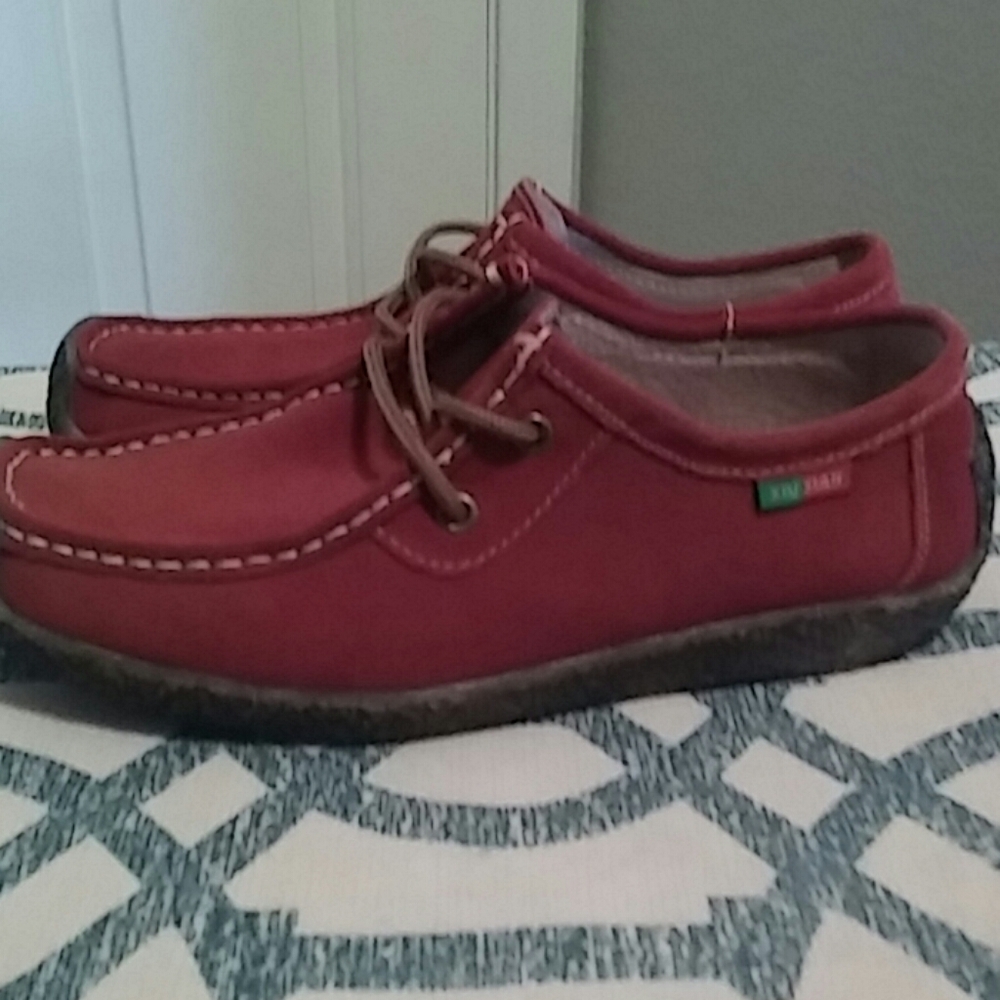SHOES - Picture 2 of 4
